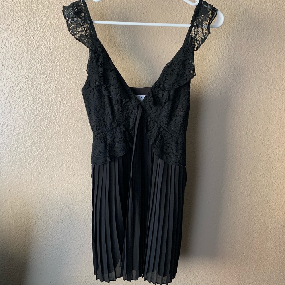 Tobi - Black - lace & pleated dress